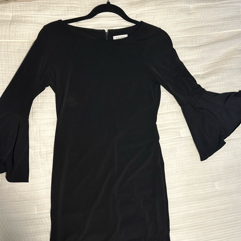 Calvin Klein Size 2 Black Dress with flare arms